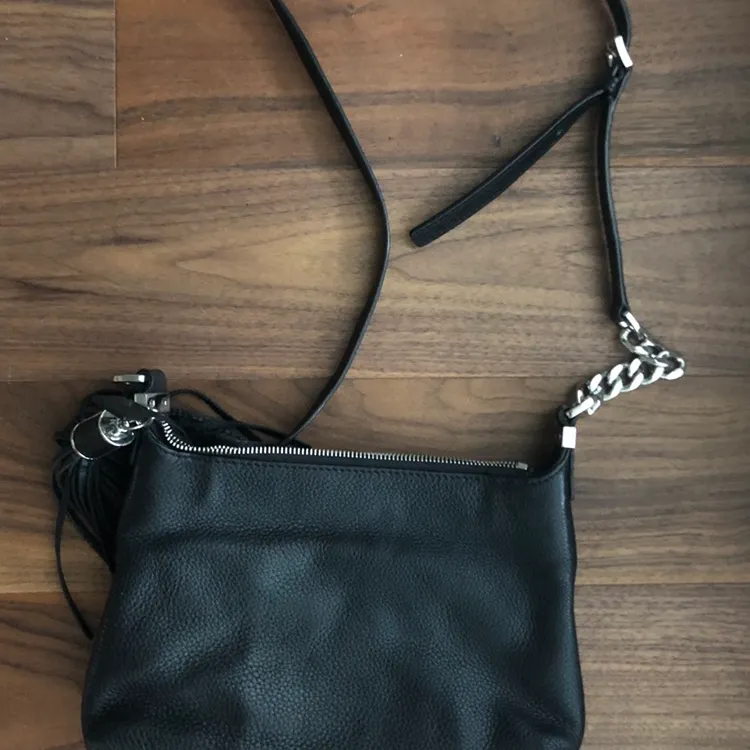 Michael Kors black leather crossbody bag photo 3