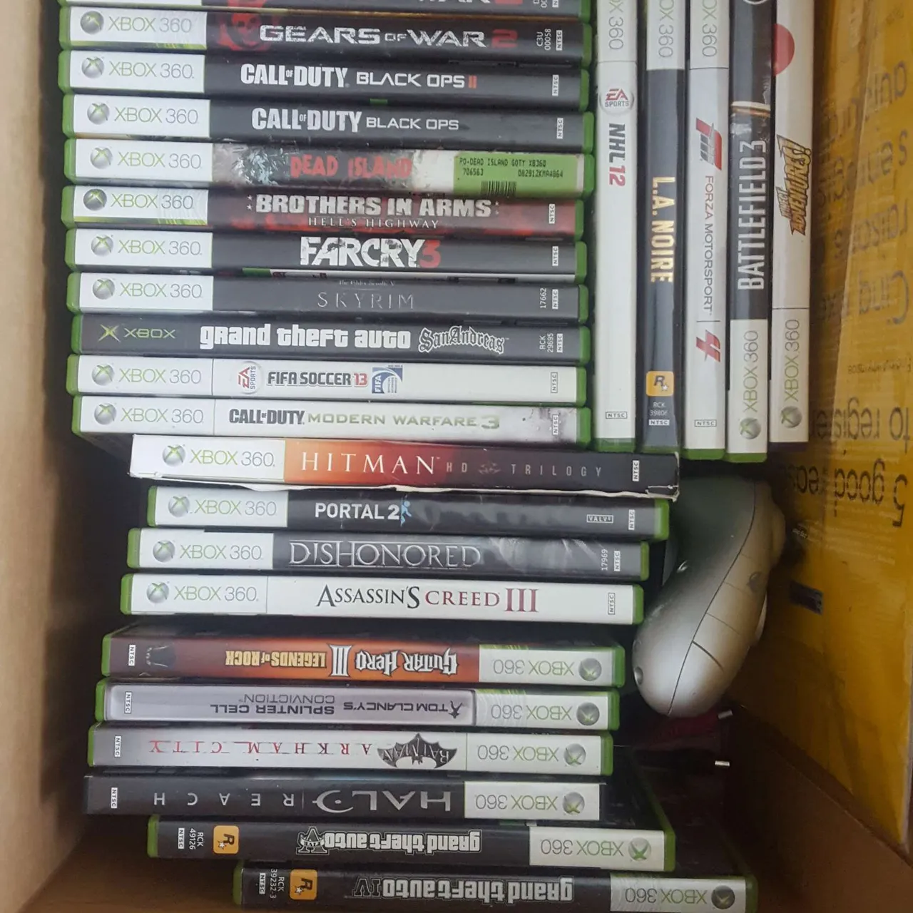 XBOX 360 games and remote photo 1