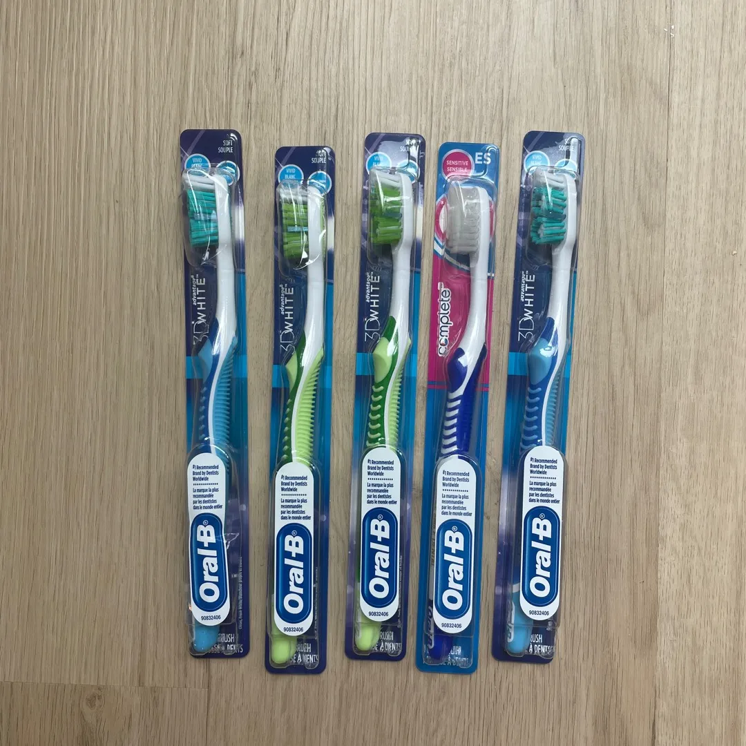 Oral b Toothbrushes X 5 photo 1