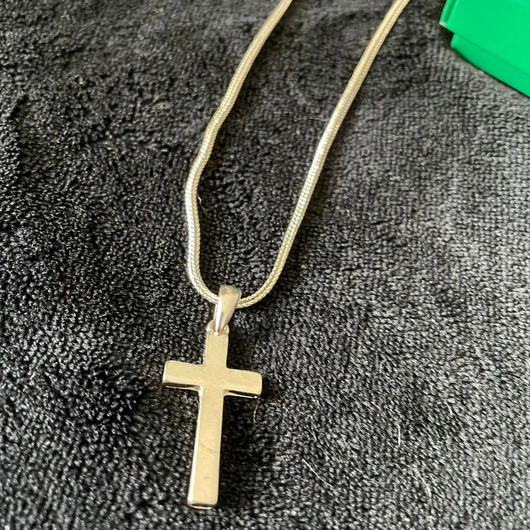 silver cross necklace photo 1