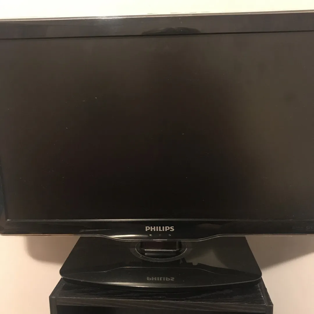 19-20 Inch Tv With Remote photo 1