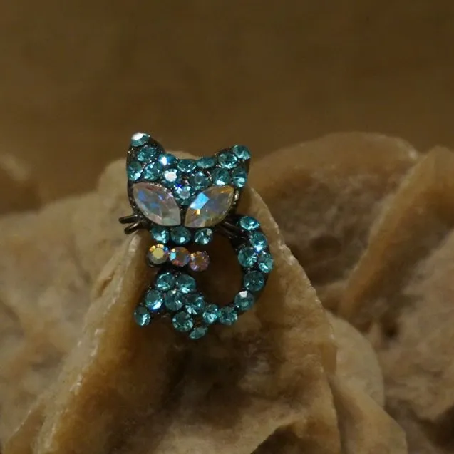 💎🐱Swarovski Crystal Brooch/Pin - Blue rhinestone cat photo 1