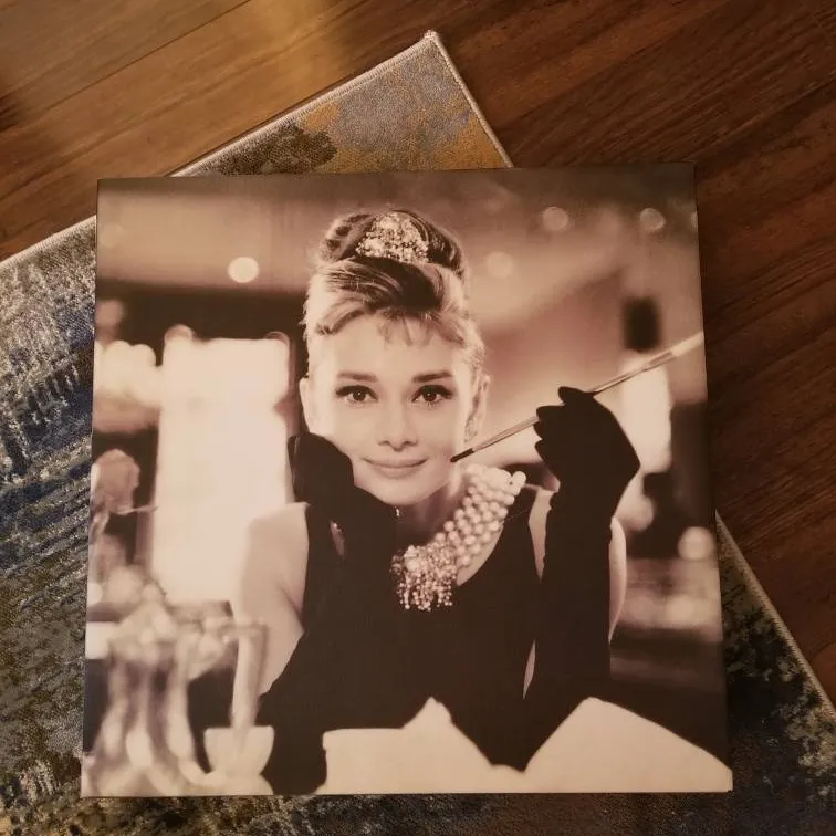 Audrey Hepburn Canvas photo 1