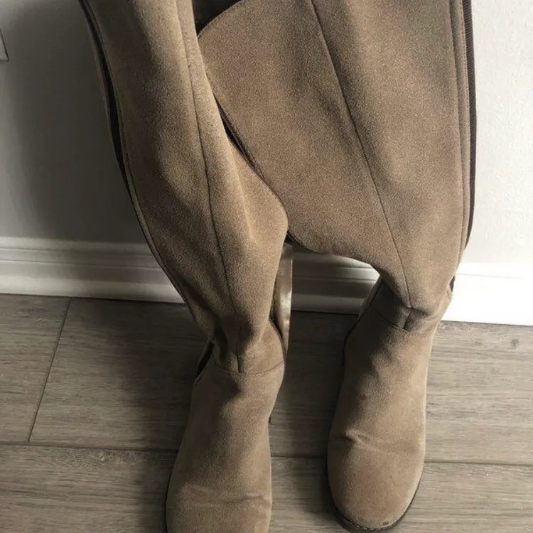 Boots Size 9 photo 1