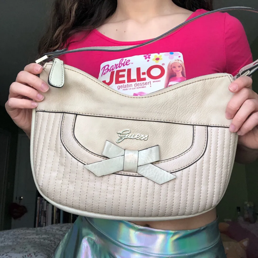 Pretty beige Guess purse 👜❓✨ photo 1