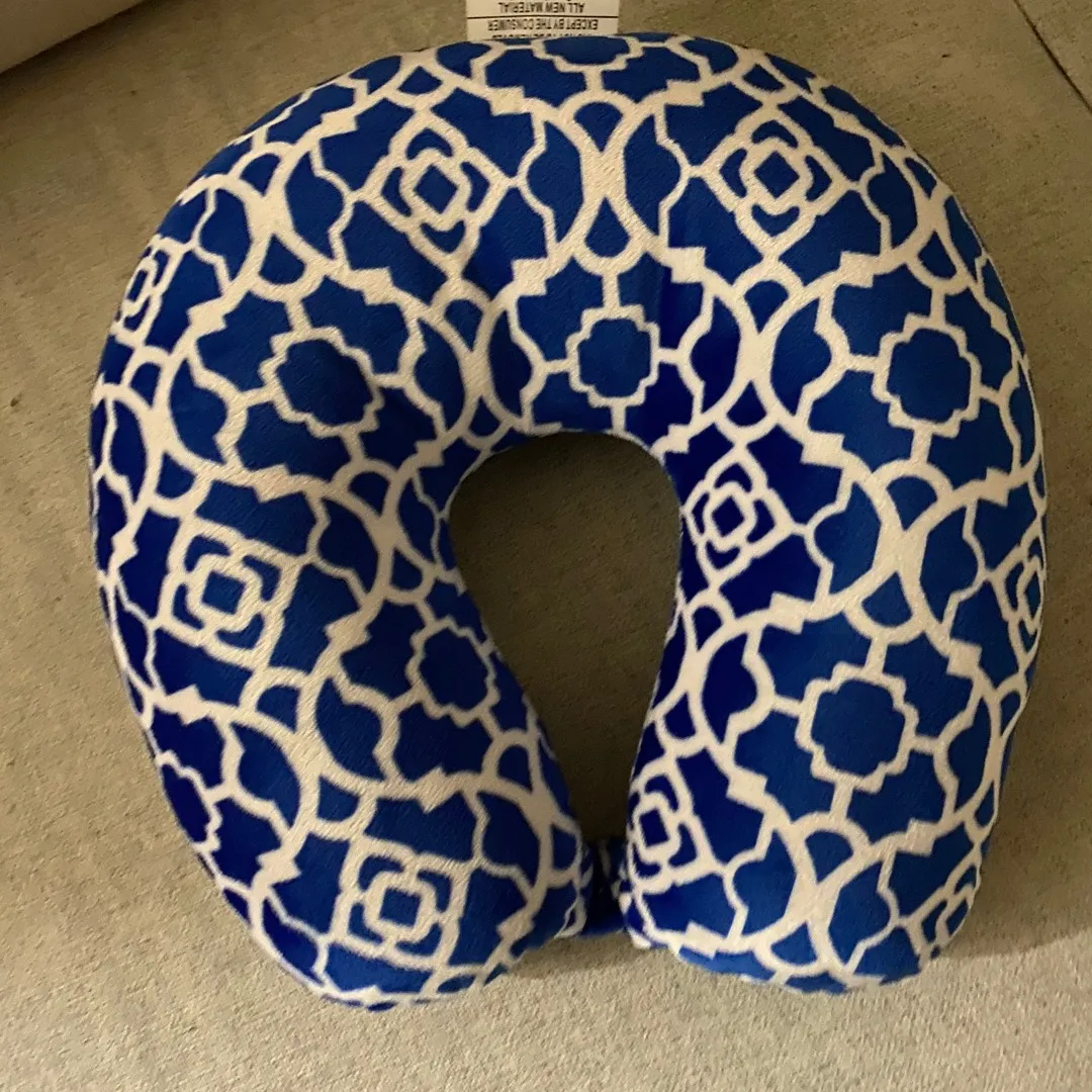 Neck Pillow. Used Once photo 1