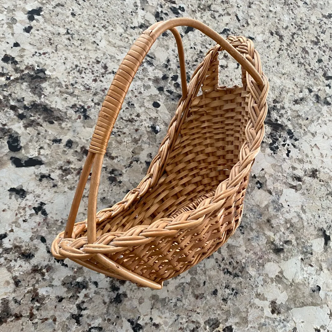 Wicker Basket For Fruit, Flowers Or Plants photo 5