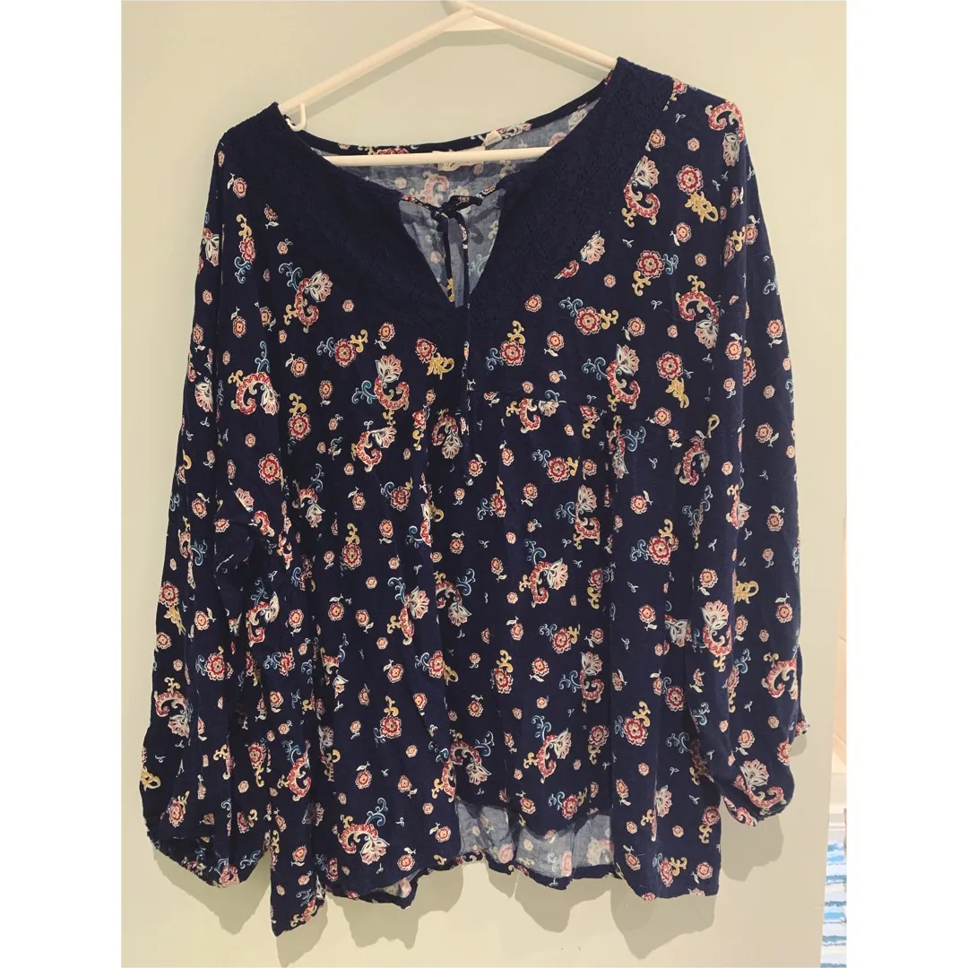 Vintage Puffy-ish Sleeved Floral Top M-L photo 1