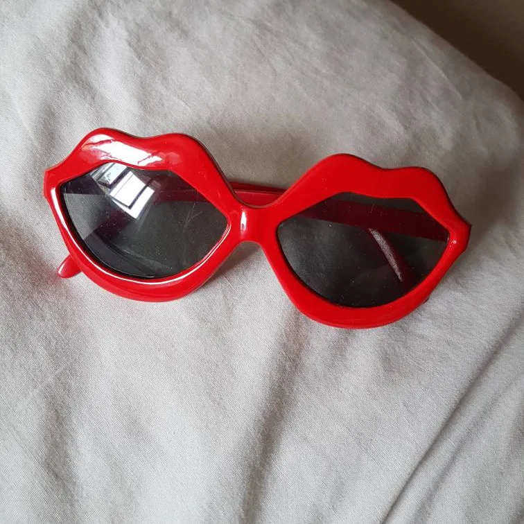 ✨ Hot Lips Sunglasses 👄 photo 1