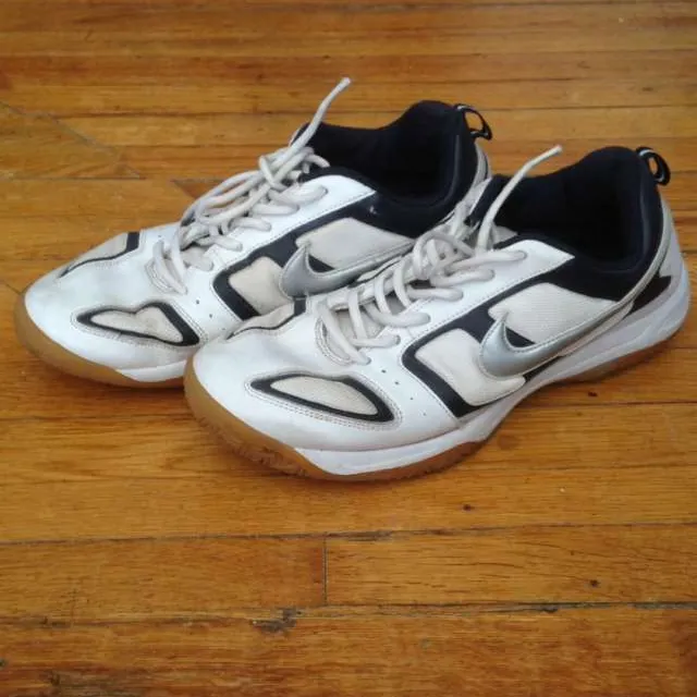 Nike Tennis Shoes photo 3