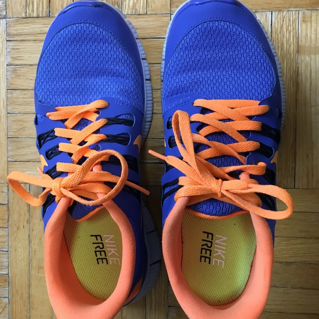Women’s Nike Free Running Shoes photo 3