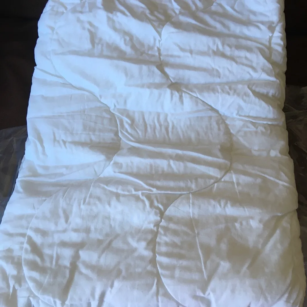 New Quilted Queen Size Mattress Cover photo 1