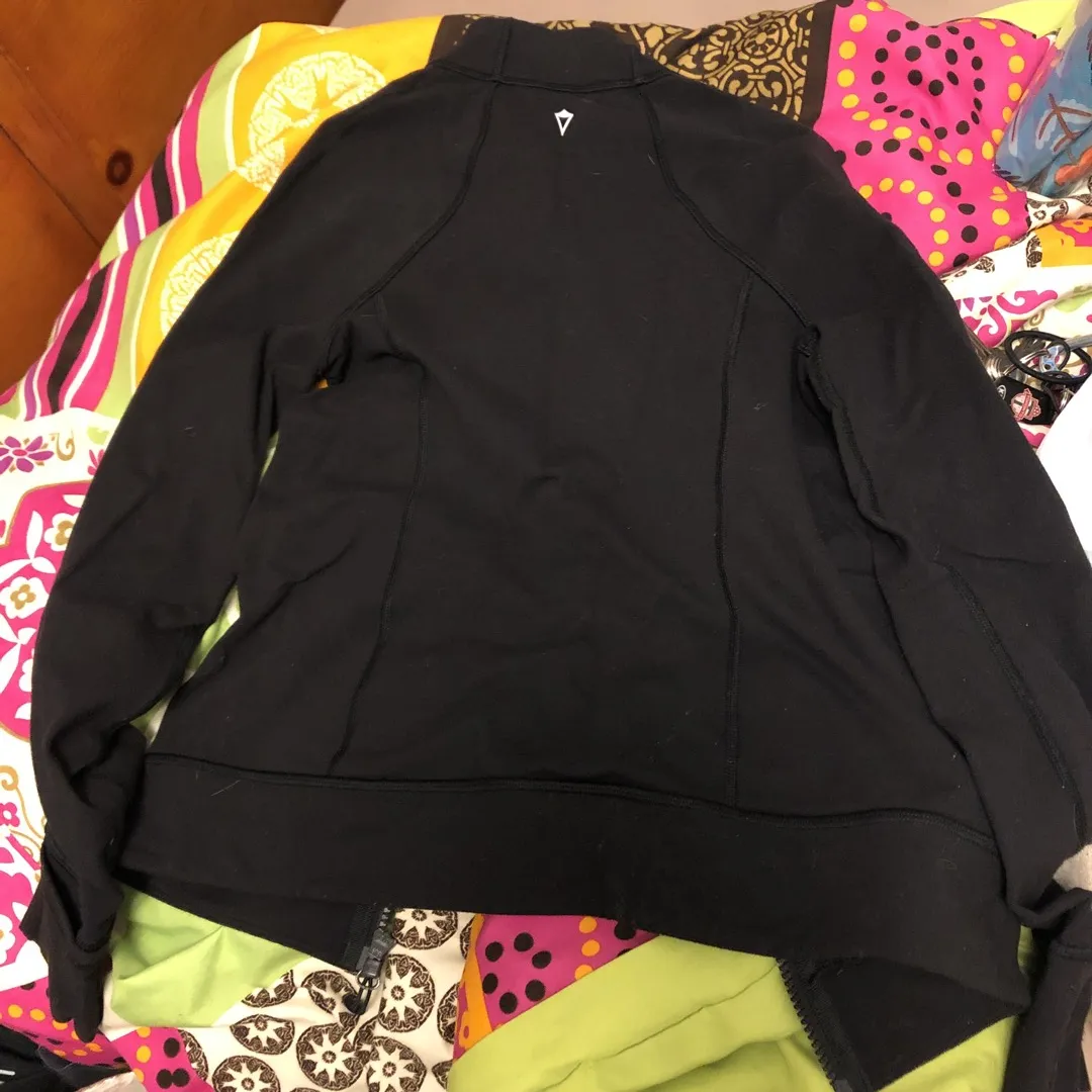 Ivivva Girl’s Size 12 Zip-Up Sweater photo 4
