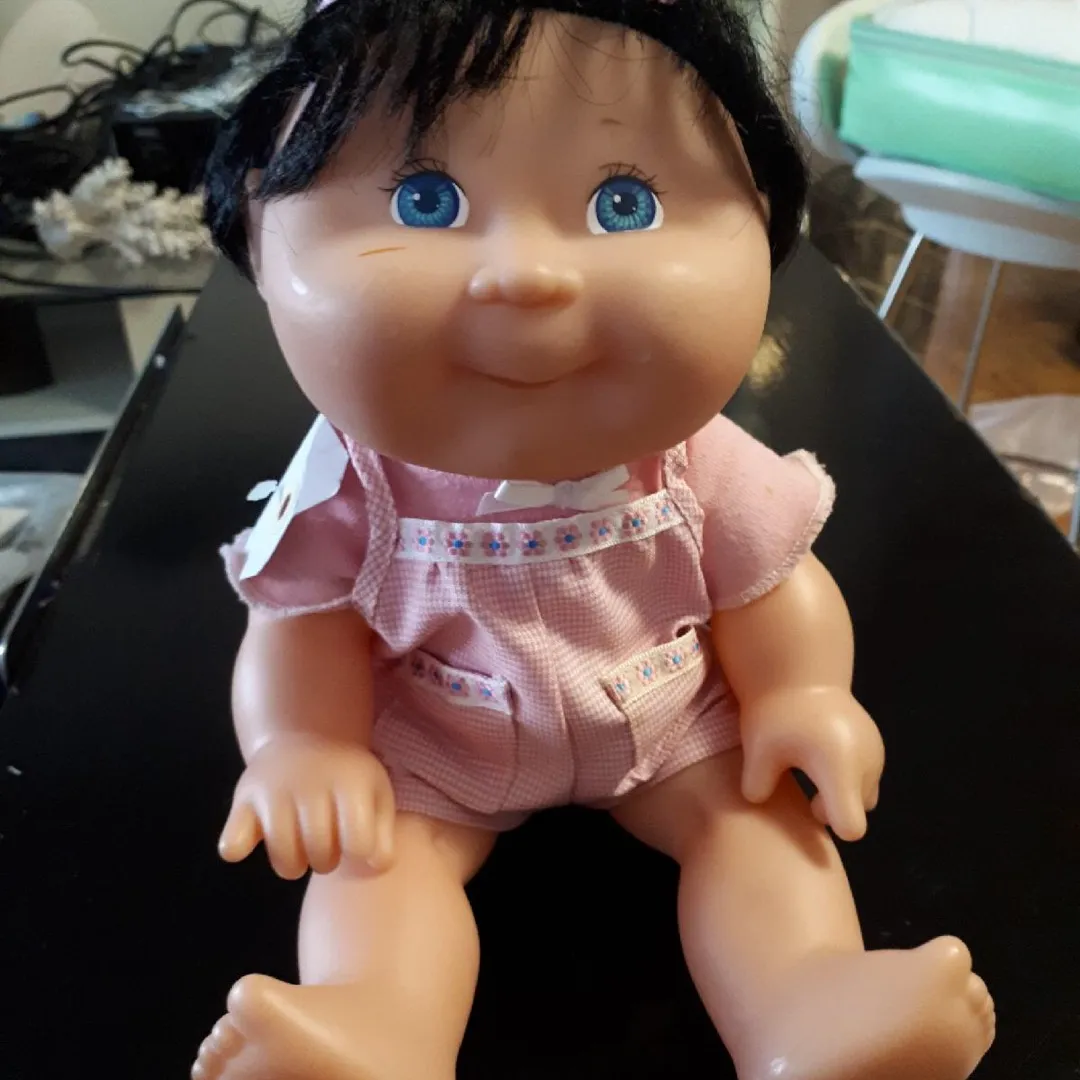 Like new Cabbage Patch doll photo 3