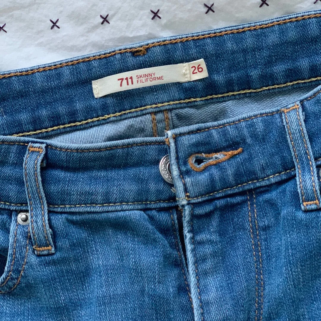 Levi’s 711 Soft Skinny Jeans - Size 26 photo 3