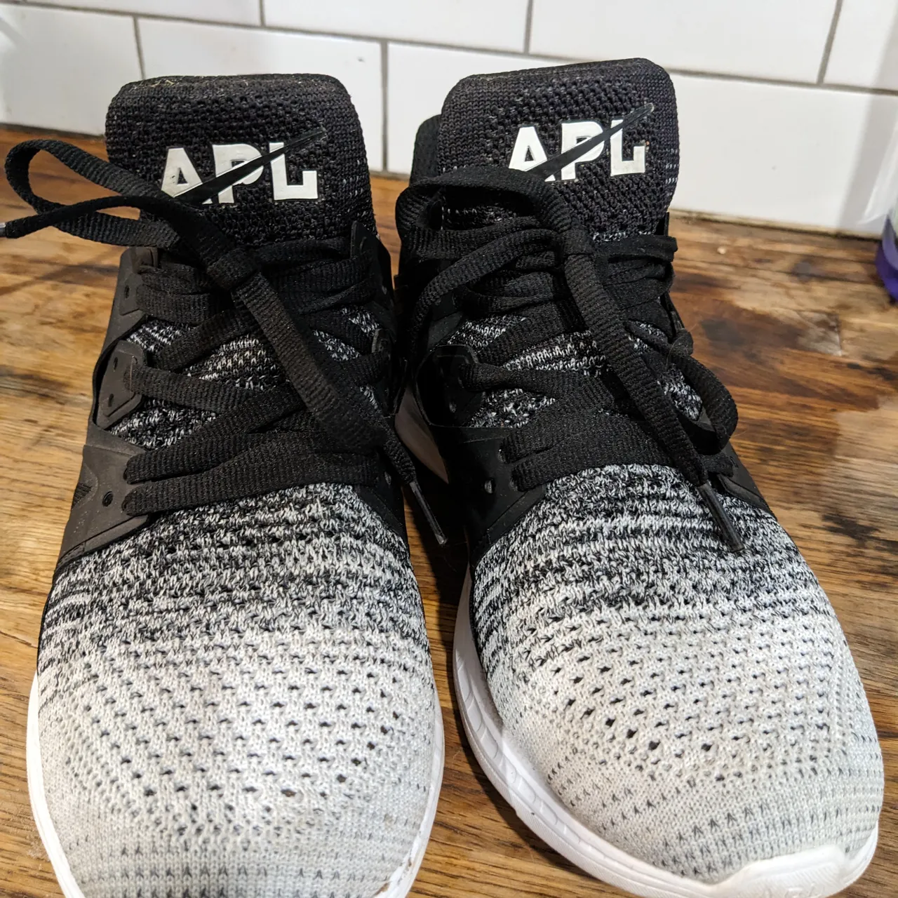 APL sneakers size 9 photo 1