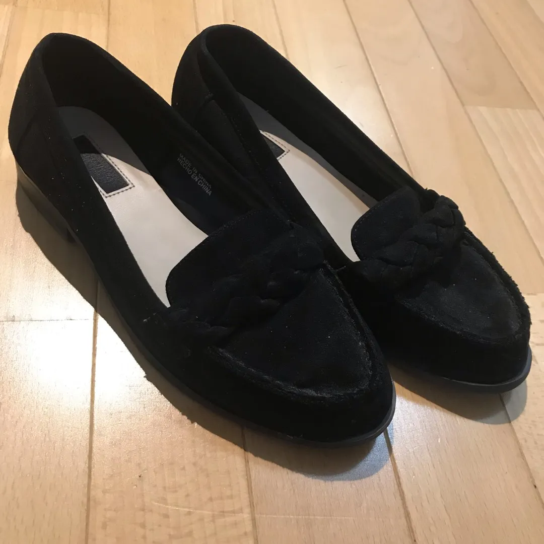 Size 7 Loafers Forever 21 photo 1