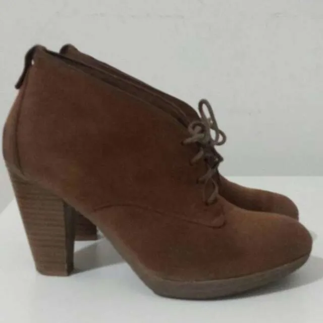 ANKLE BOOTS photo 1
