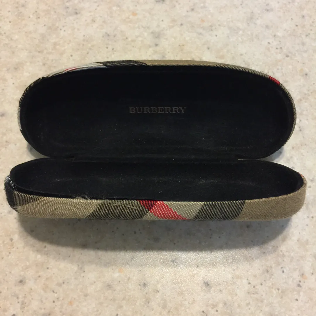 Used Burberry 🤓😎case for eyeglasses/sunglasses photo 3