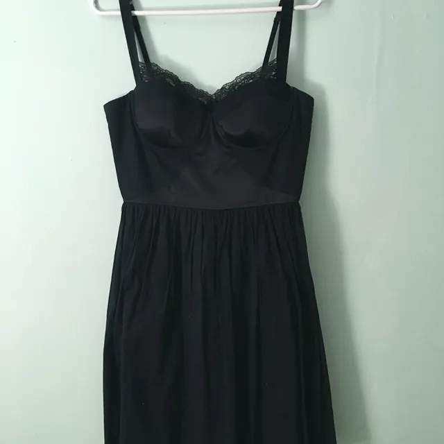 Size 8 Guess By Marciano Dress photo 1