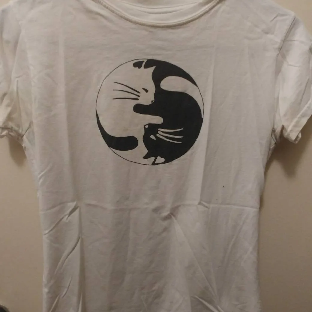 Yin&Yang Cat Shirt photo 1