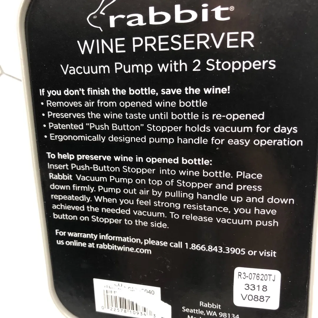 Giftable: Vacuum Wine Preserver photo 3