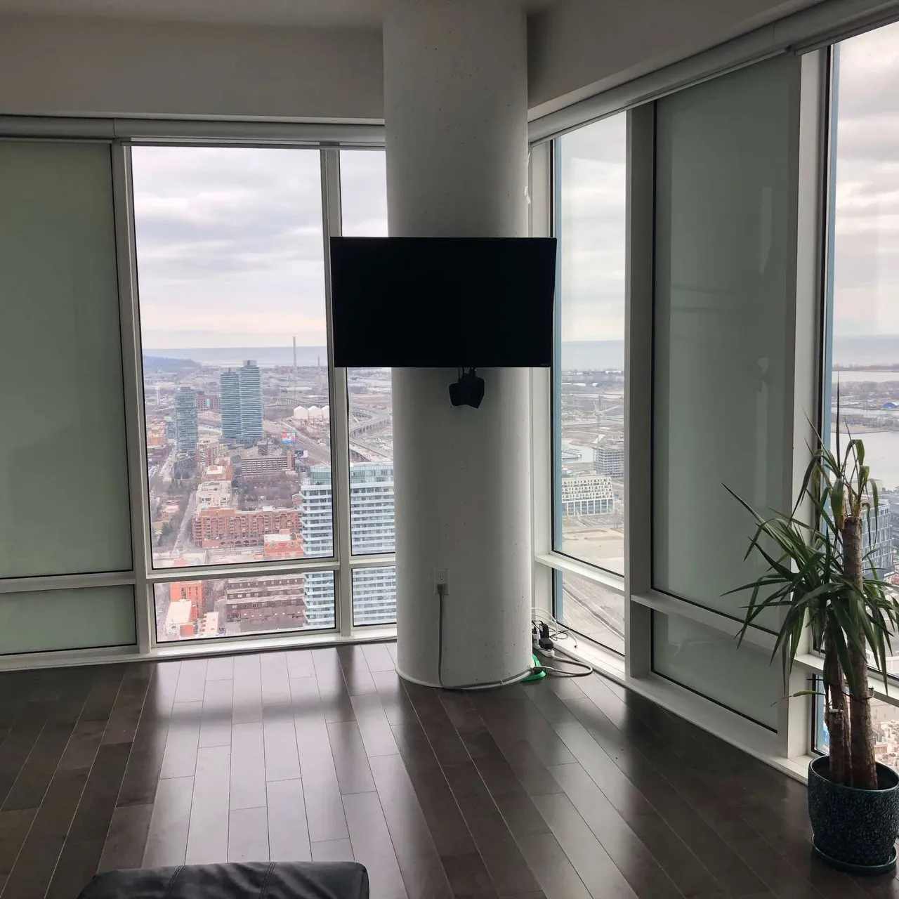Financial District Condo Room for Rent, $1600/month photo 3