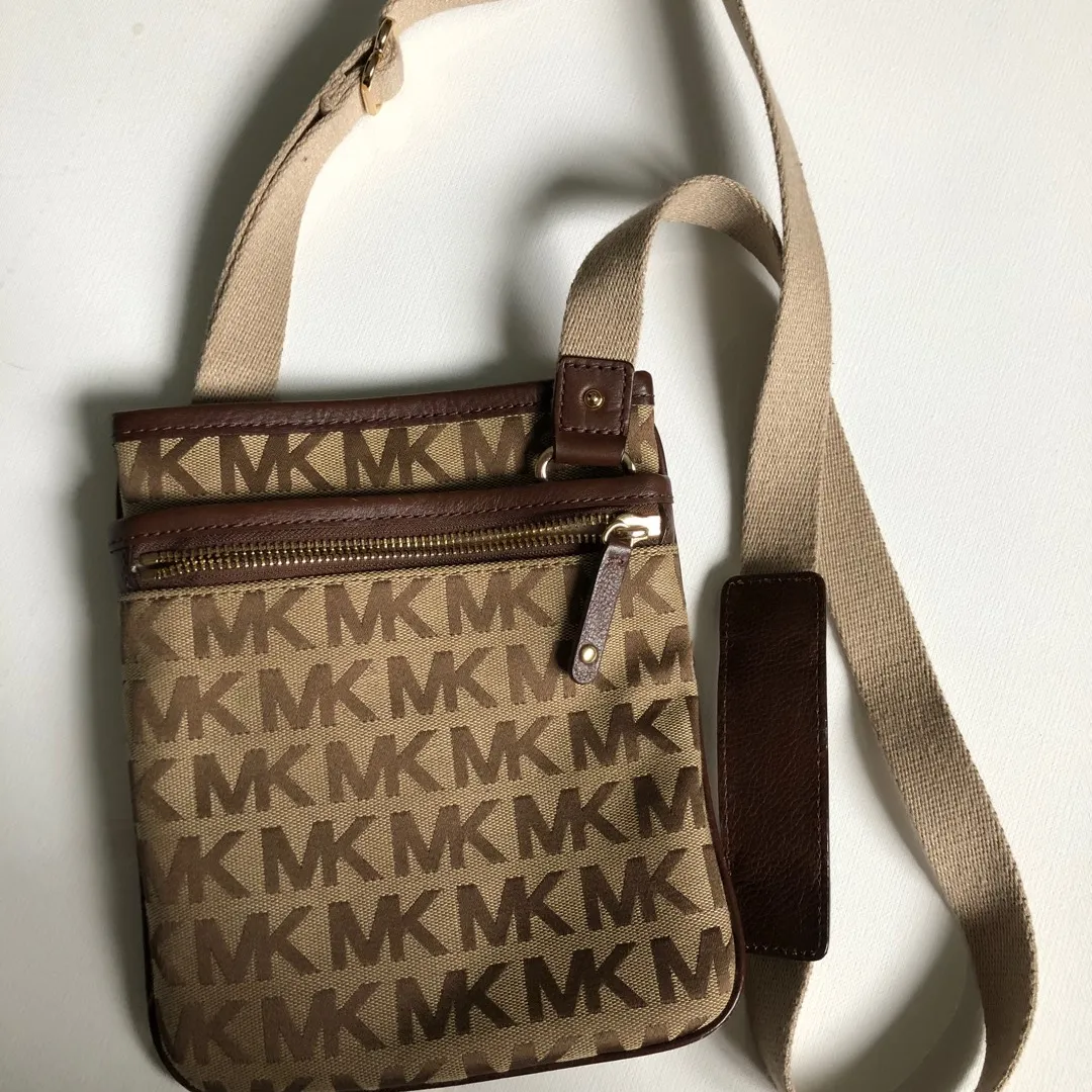 MK purse photo 1