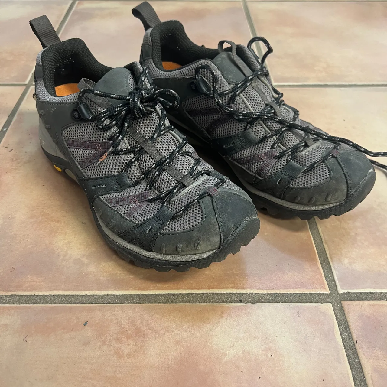 Merrell Continuum Hiking Shoes, Women’s 9.5, GUC photo 1