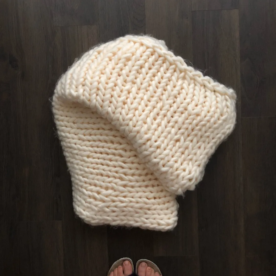 Chunky Knit 🧶 Throw Blanket photo 1