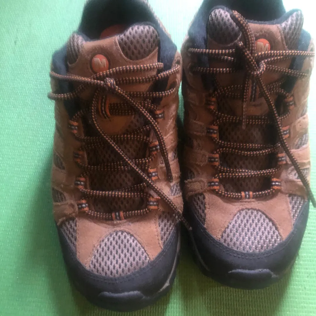 Size 8 Men’s/ 10 Womens Merrell Hiking Shoes photo 1