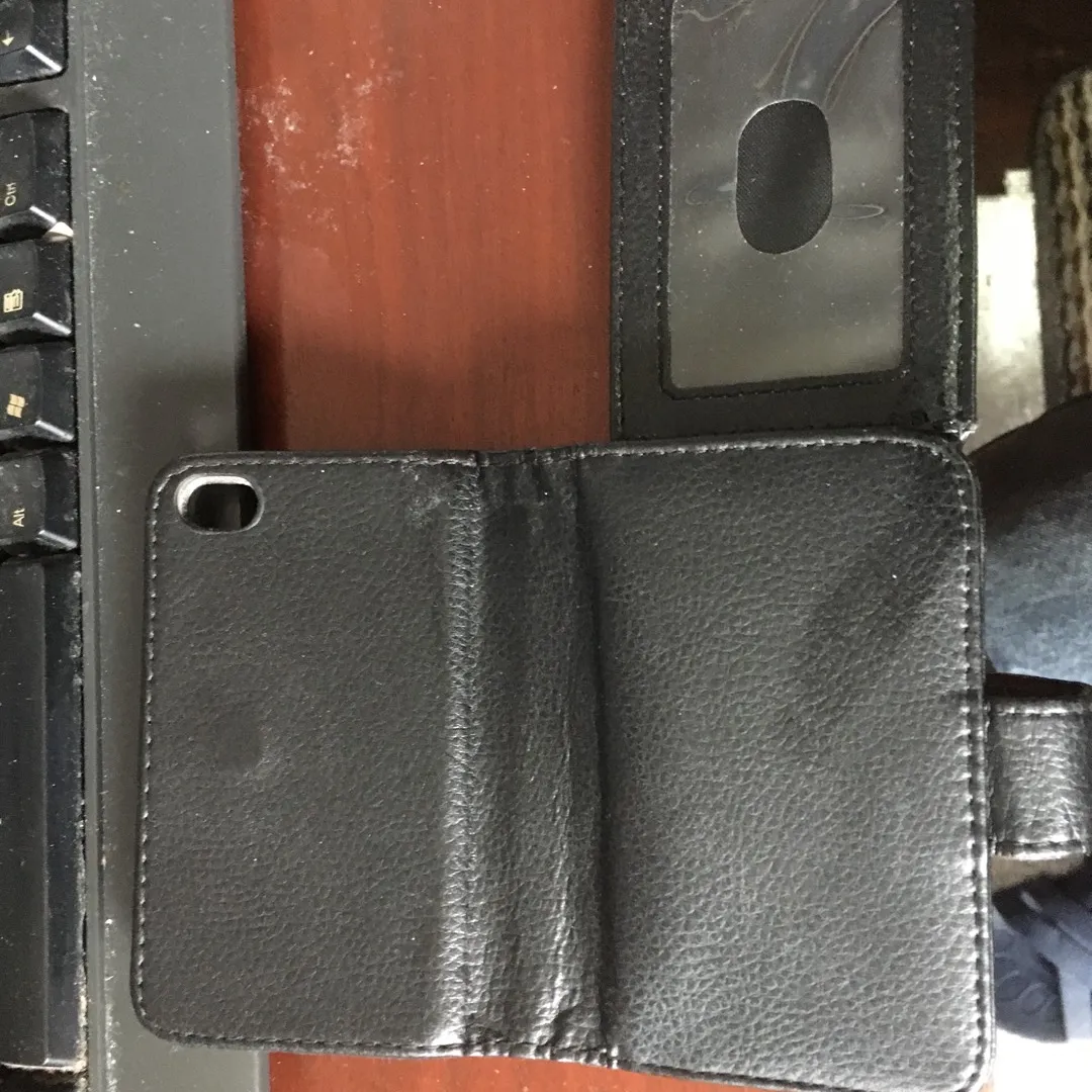 IPhone 5s Protector And Wallet photo 1