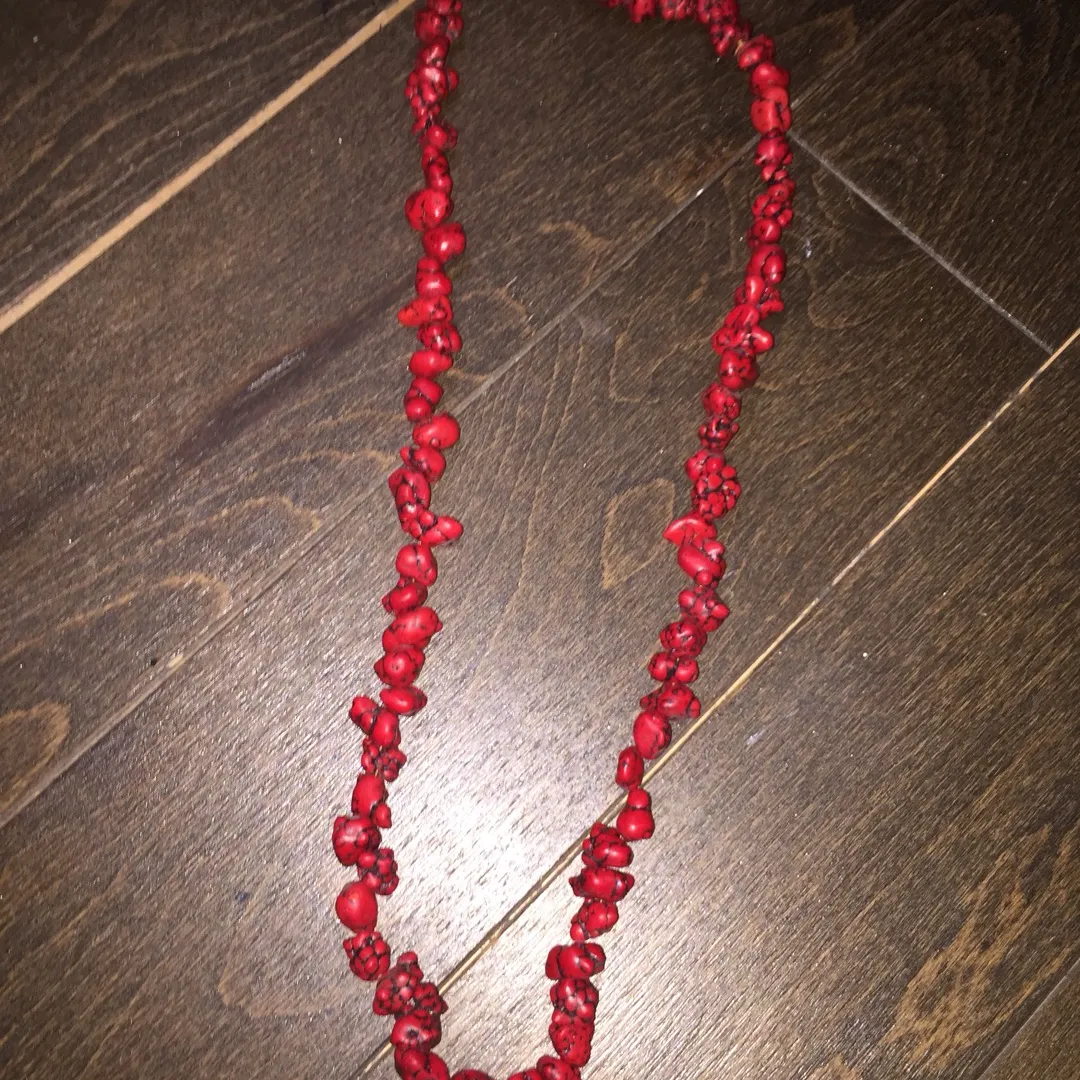 RED CHUNKY NECKLACE photo 1
