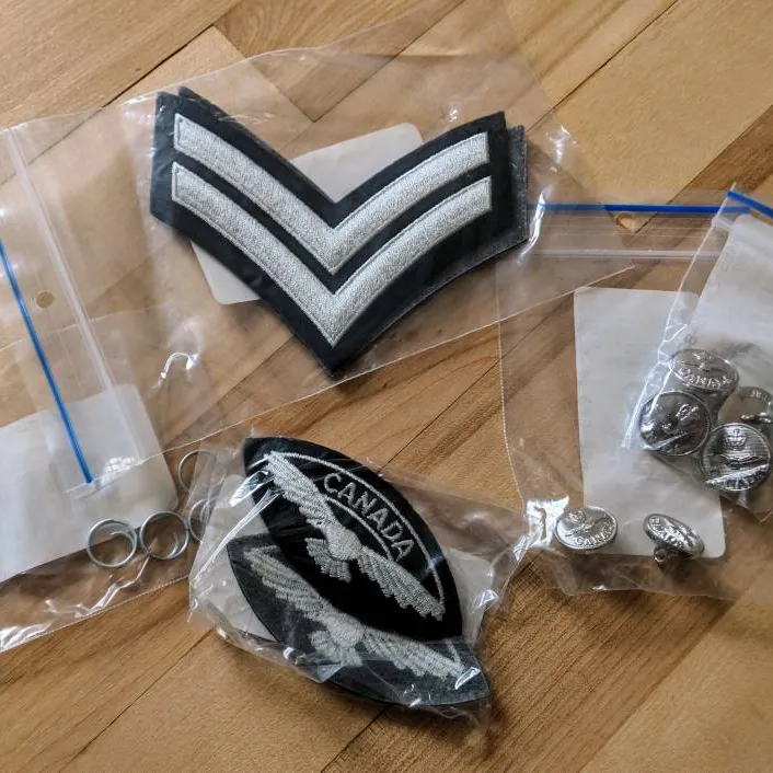 Military Badges And Buttons? photo 1