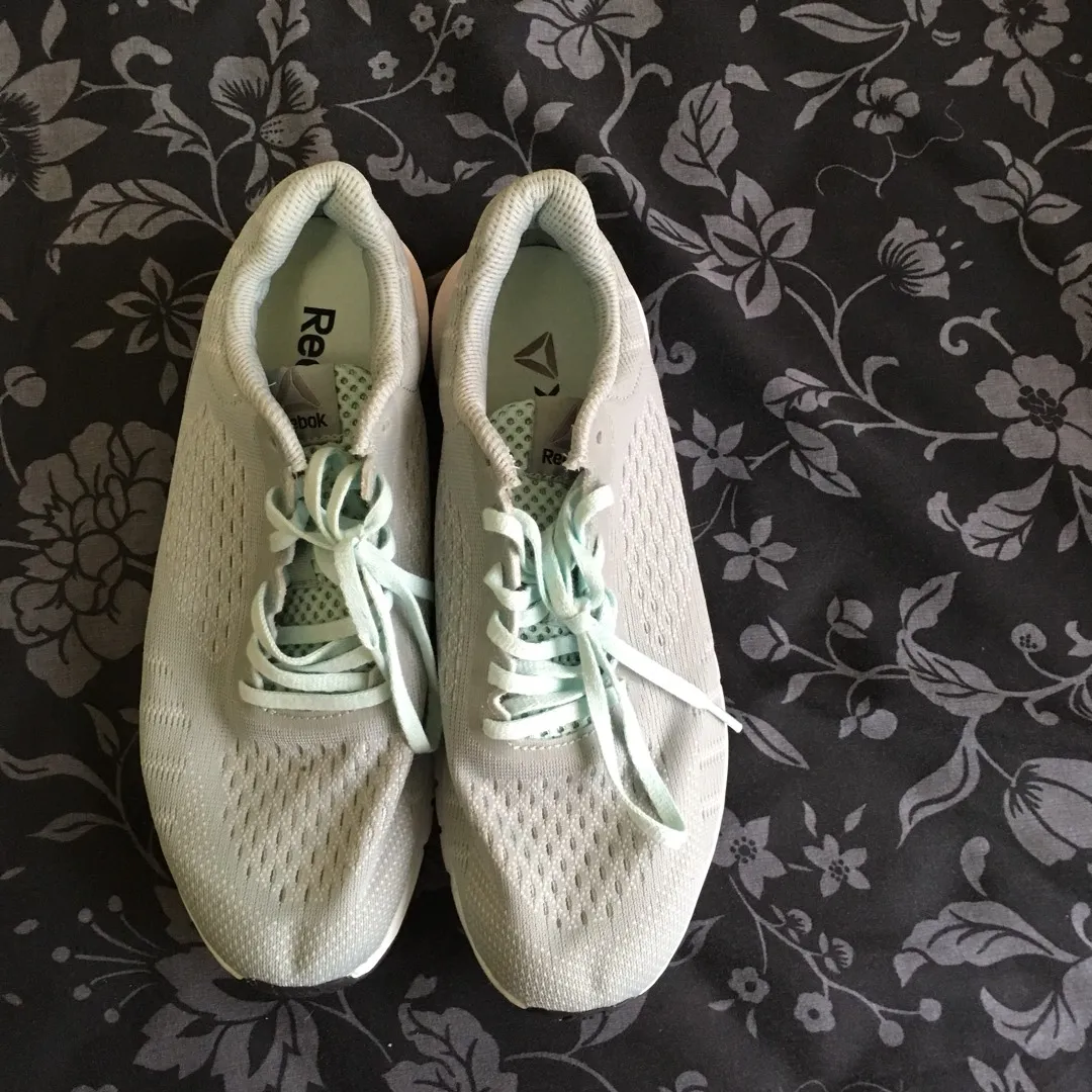 New Reebok Running Shoes photo 1