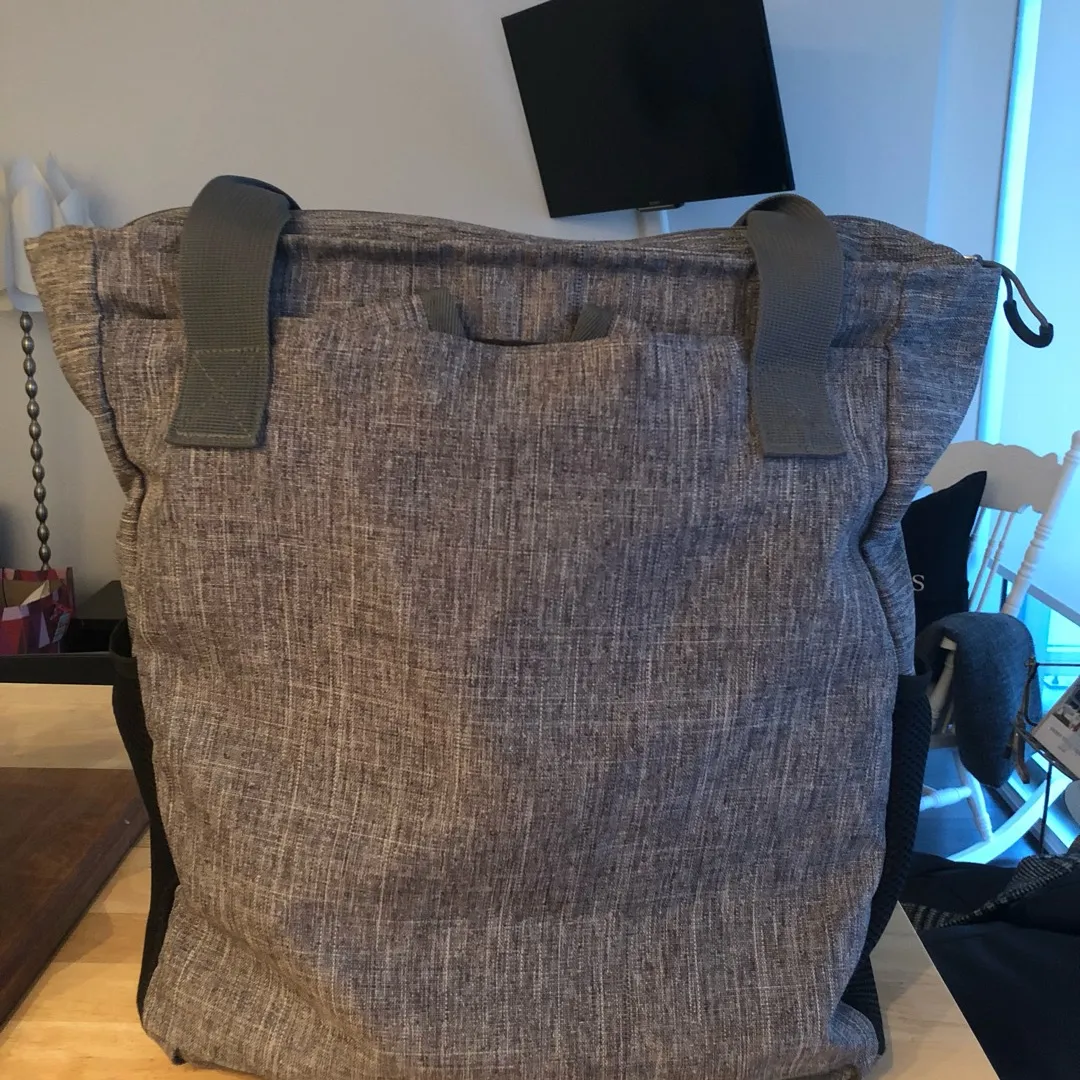 EUC HYBA Tote Bag That Transforms Into A Backpack 🤯 photo 4