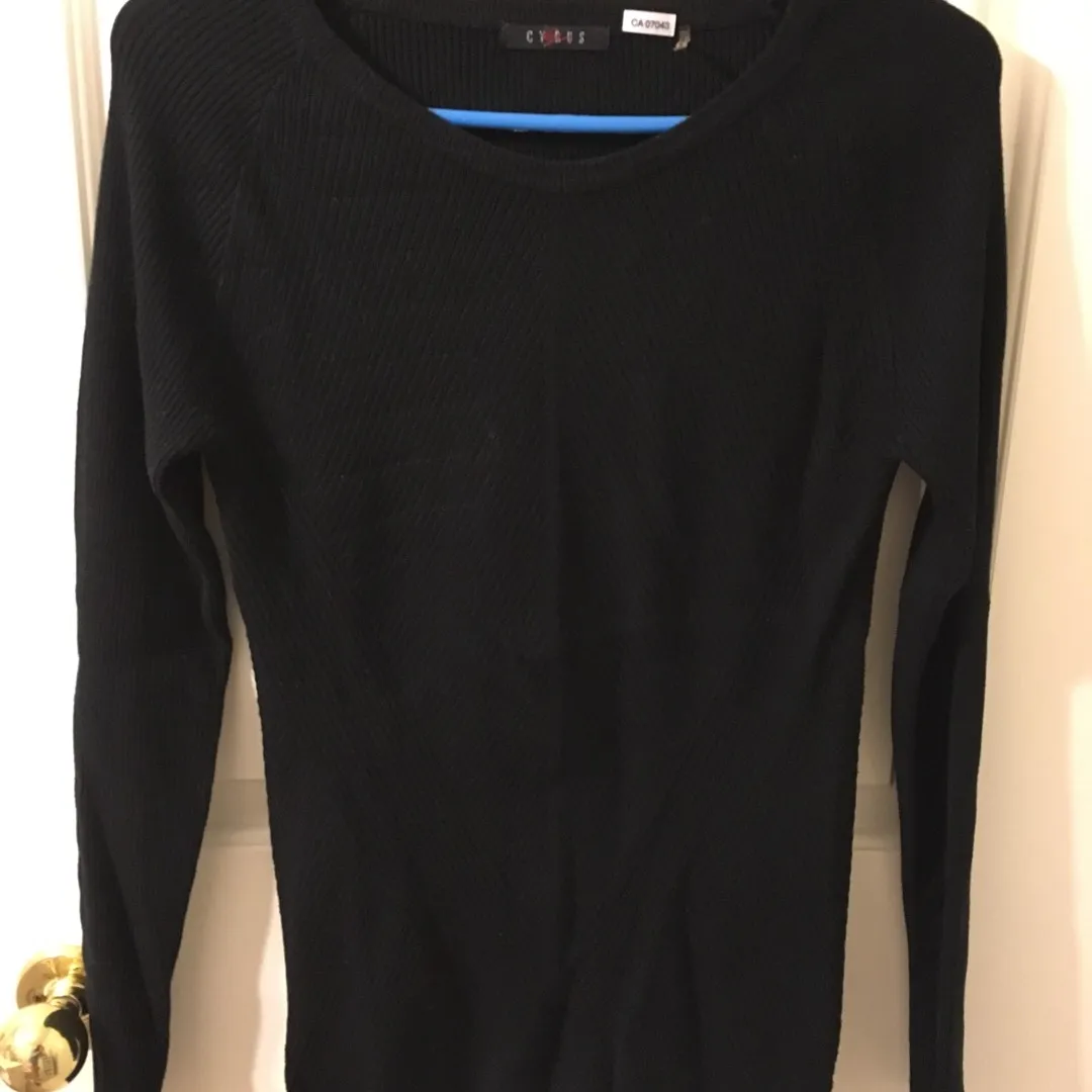 Black/Beige Geometric Cyrus Sweaters Size Medium photo 1