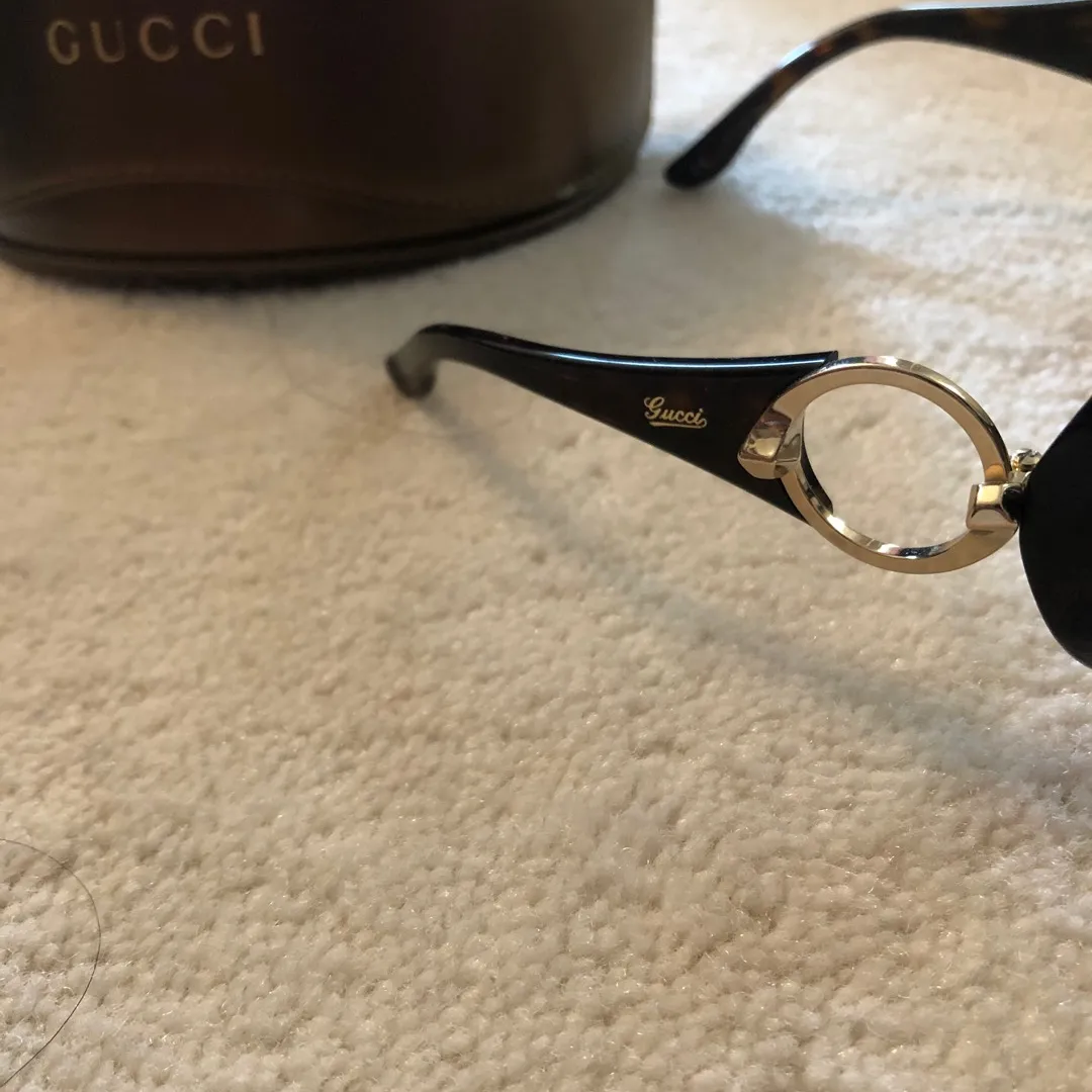 Authentic Gucci Sunglasses photo 3