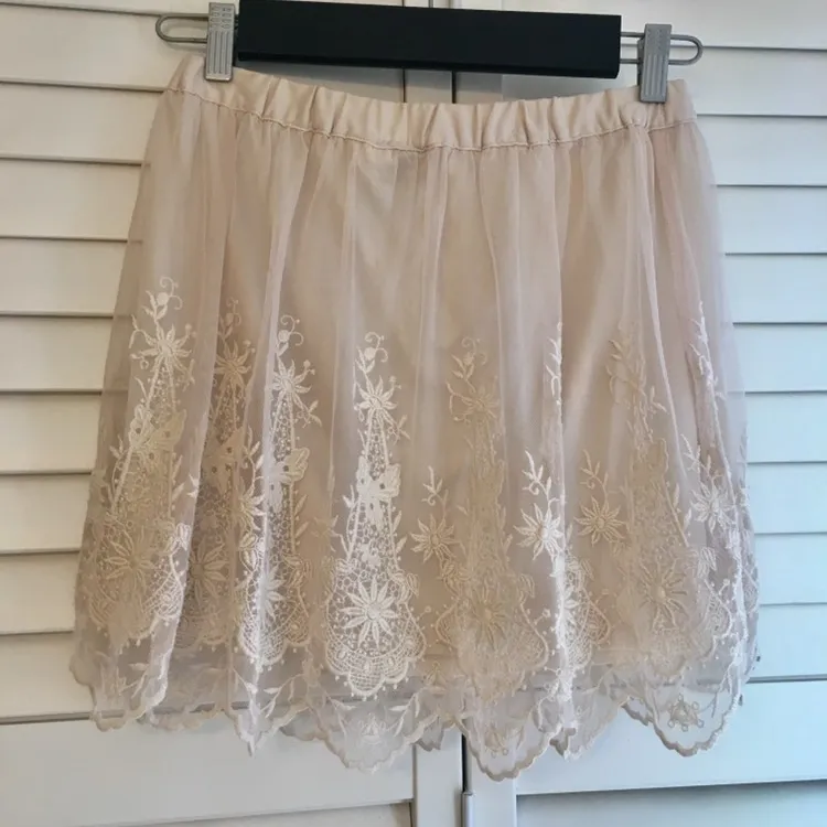 Cream Lace Skirt Size 6 H&M photo 7