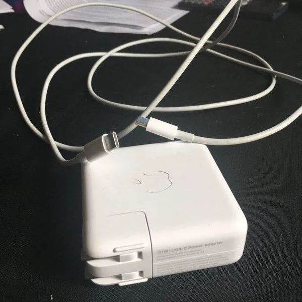 Macbook Pro 2017 Charger photo 1