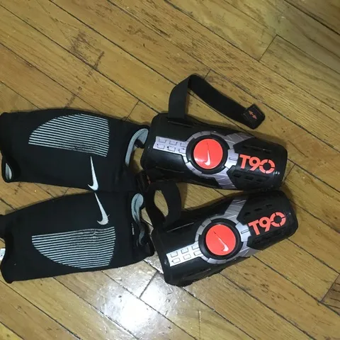 Nike Shin Guards + Knee Pads Both In Good Condition photo 1