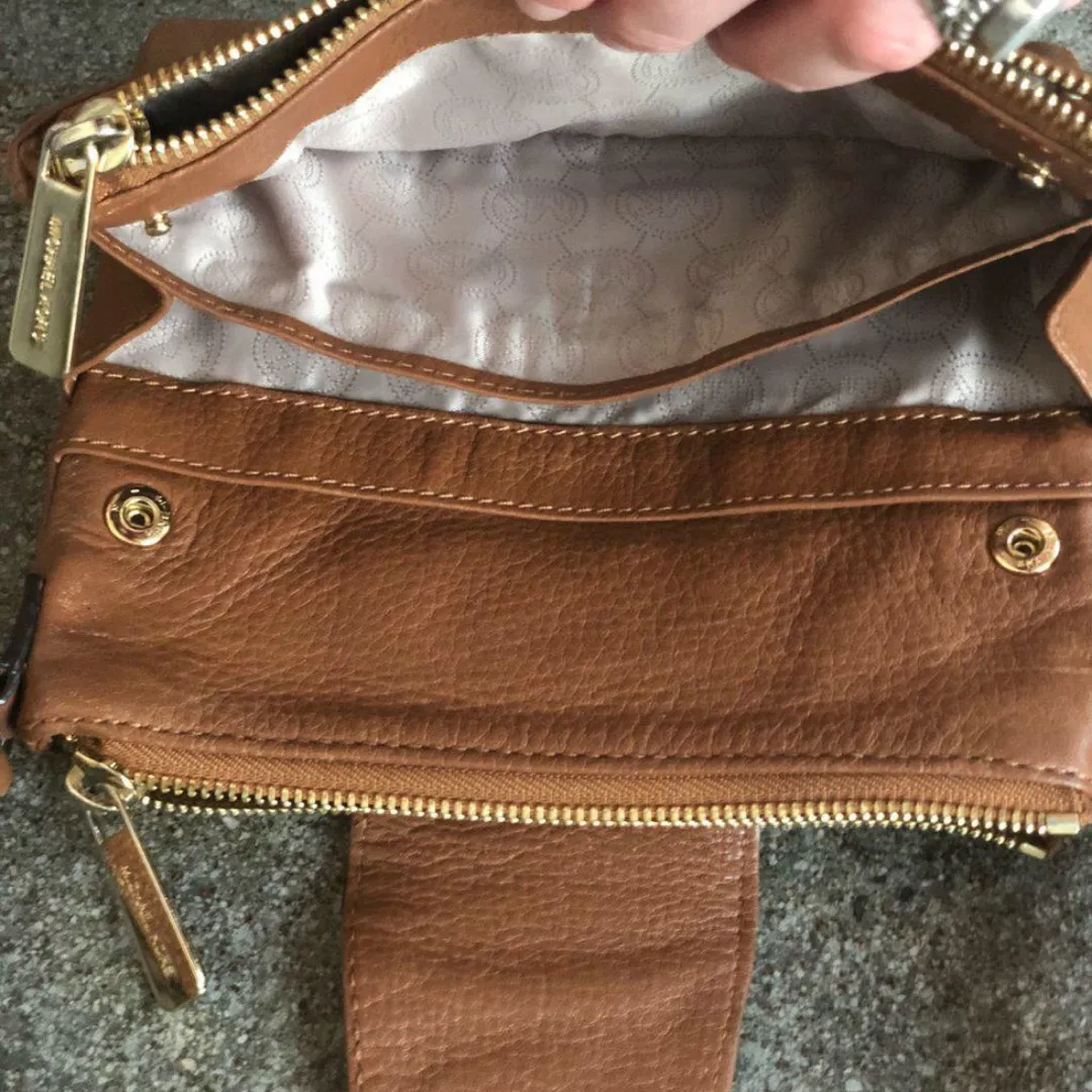 Michael Kors Leather Crossbody Bag photo 5
