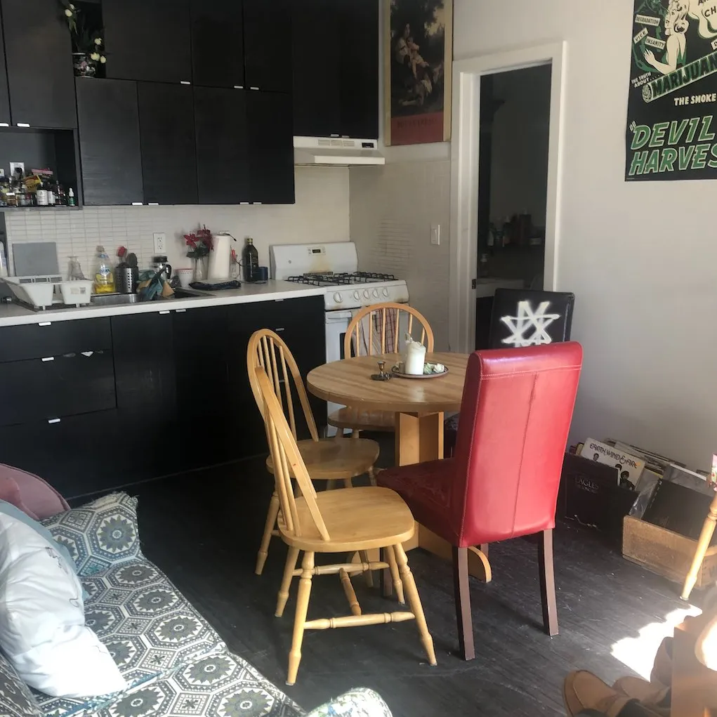 Room for Rent right off Bloor St W, Heart of the Annex photo 6