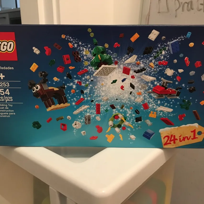 LEGO 24-in-1 Holiday Set photo 1