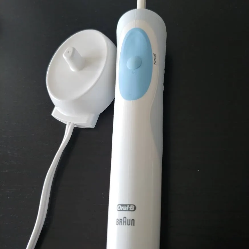 Braun Oral-B Electric Toothbrush photo 1