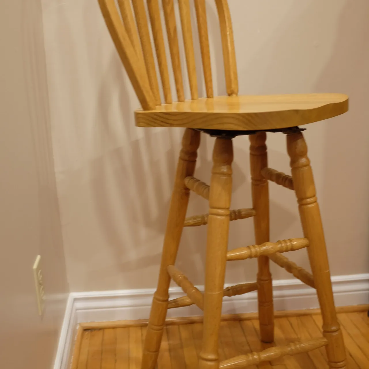 Bar-stool style chair photo 3
