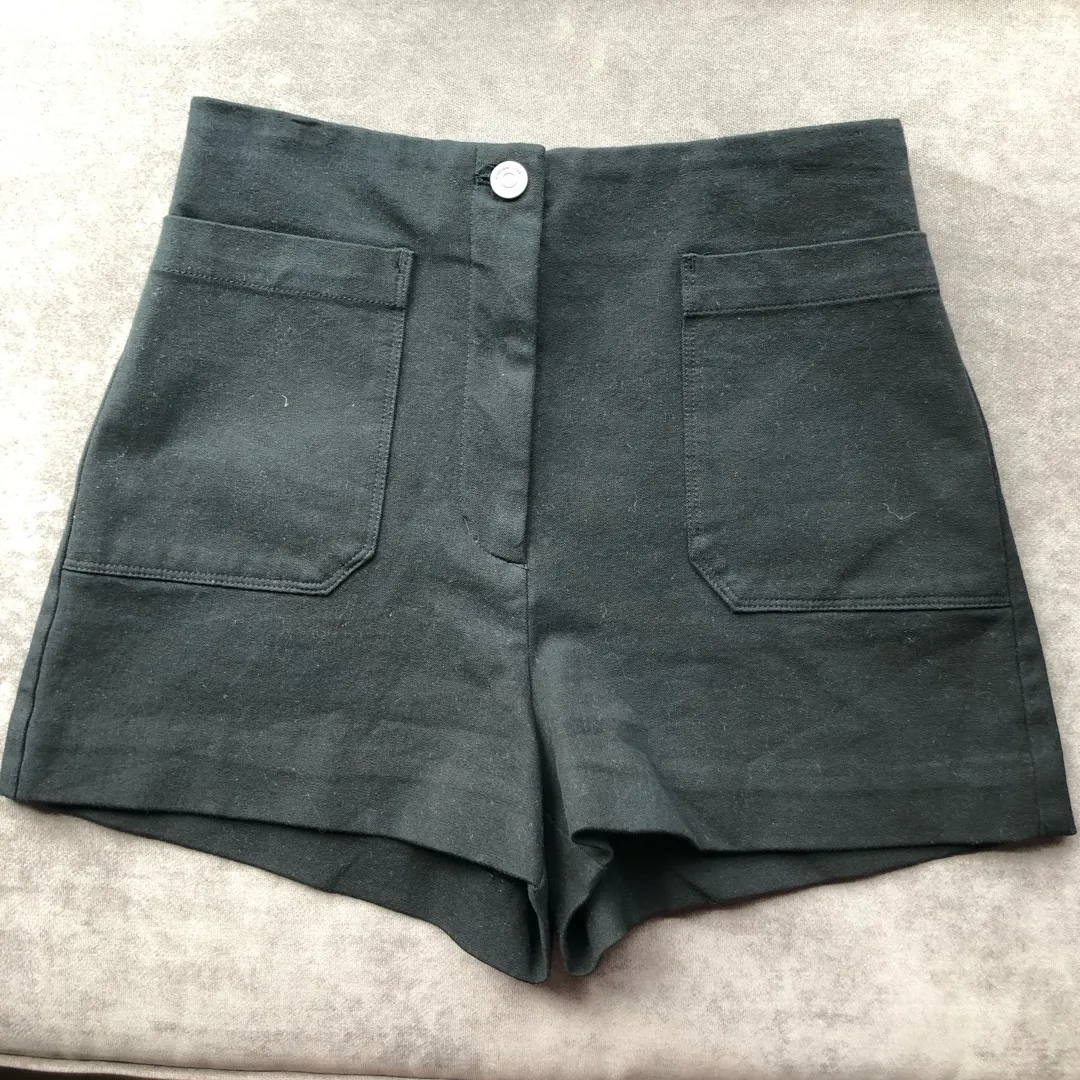 Wilfred Free, Black Shorts Size 4 photo 1