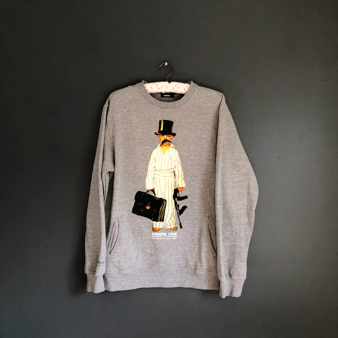 IMKING Rockwell-Inspired Pocketed Sweatshirt (M) photo 1
