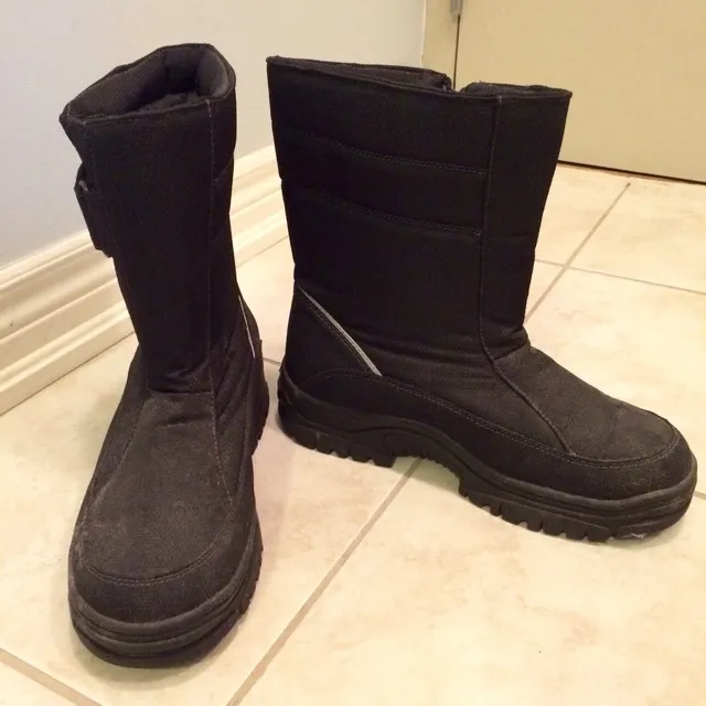 Men's Black Winter Boots Size 10 photo 1