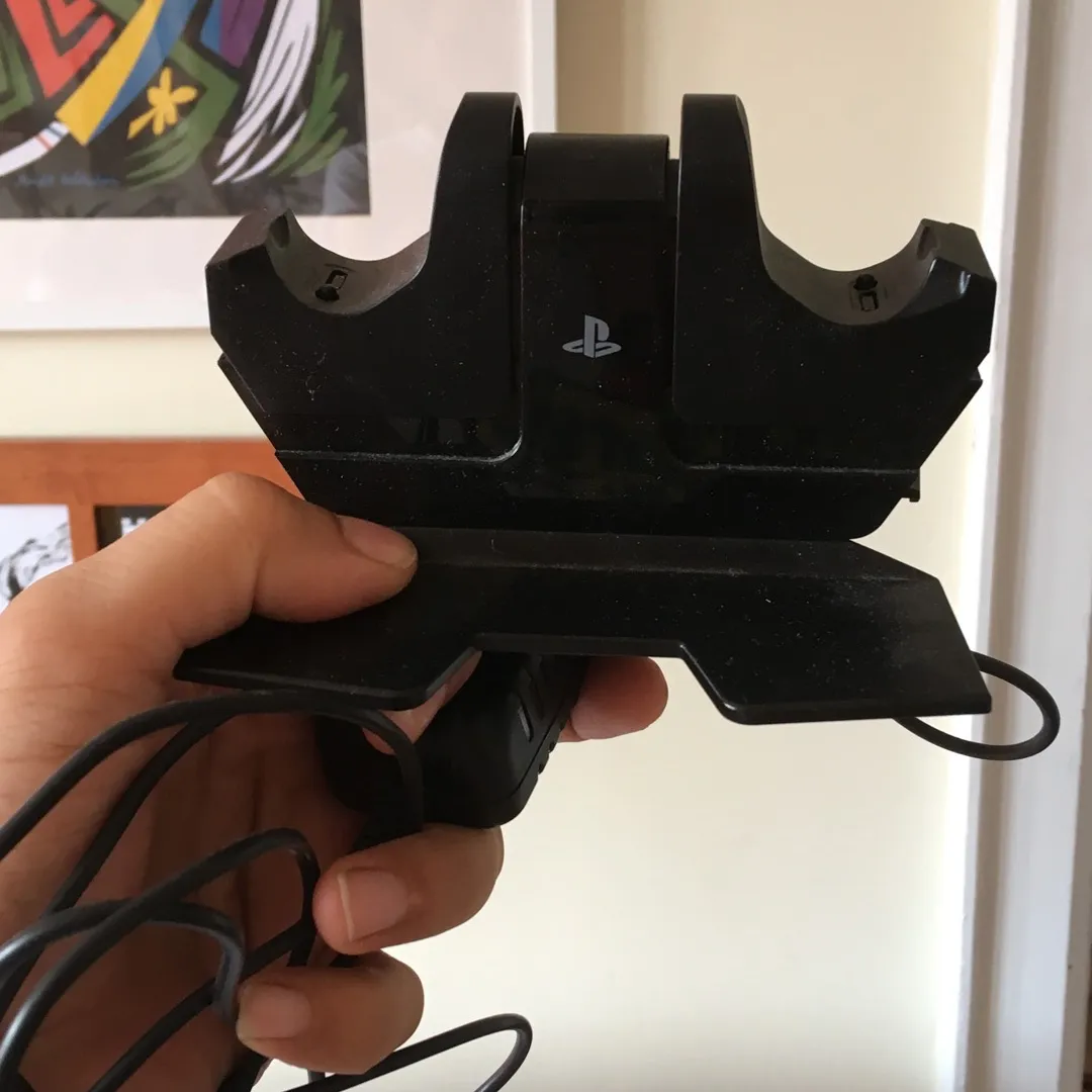 PS4 Controller Charger photo 1